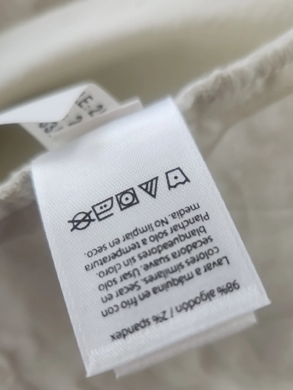 Vineyard Vines Cream Women's Chino Shorts - Picture 9 of 10